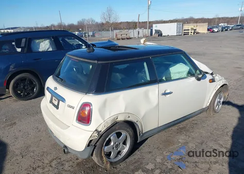 2008 Mini Cooper z USA, uszkodzony, nr VIN WMWMF33528TU66707